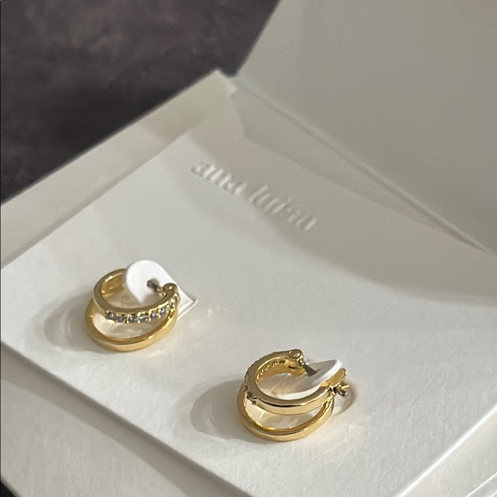 Ana Luisa Toda Mini Earrings - Picture 6 of 11